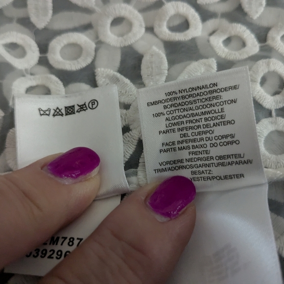 Vintage 90's, Anne Klein, sleeveless, embroidered, bottom down blouse. - Picture 9 of 11